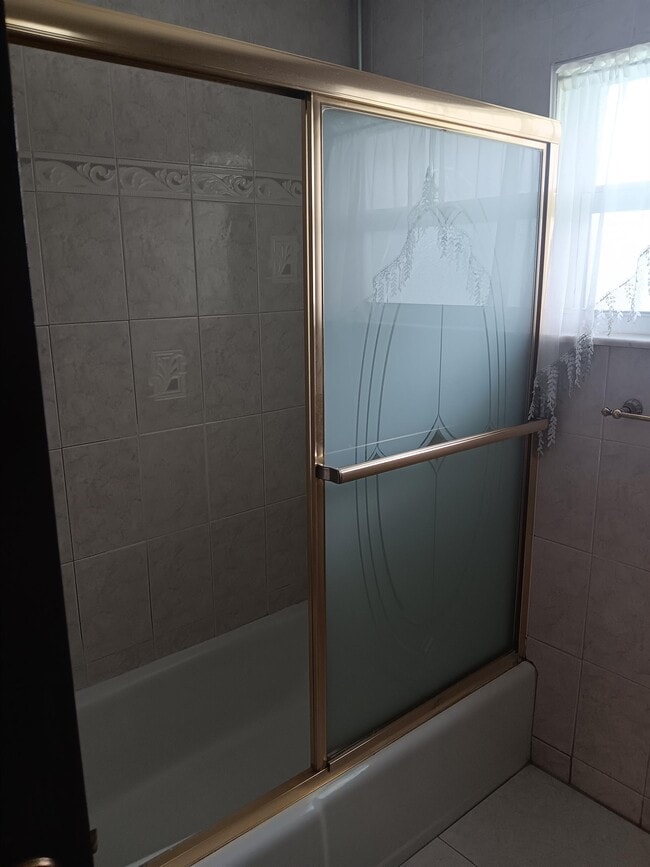 Building Photo - 2321 Irlo Dr