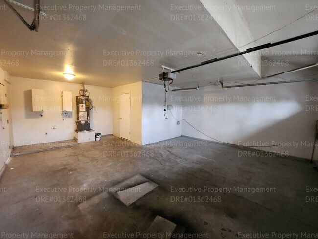Building Photo - 3 bedrooms /2.5 bath two-story gem boasts ...