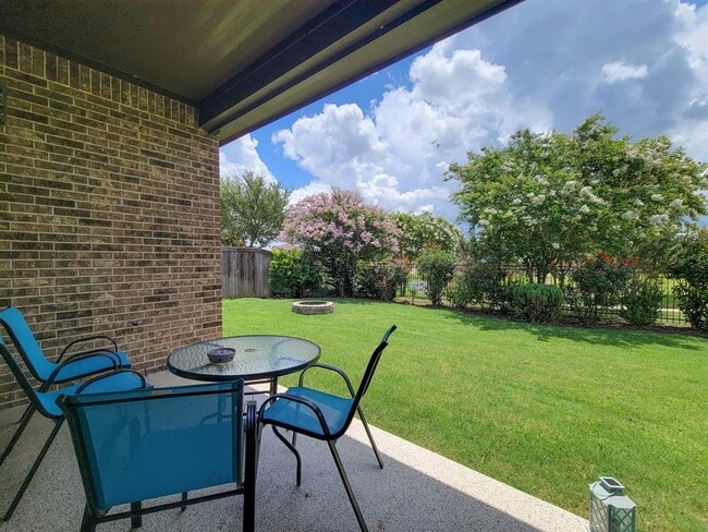 Building Photo - 22902 Henderson Row Dr