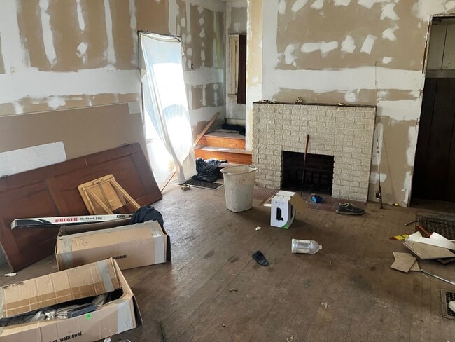 Building Photo - FOR SALE: Low Money Down Rental Opportunity
