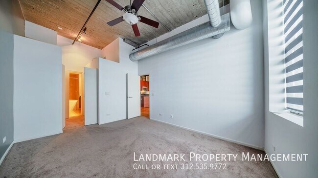 Building Photo - 758 N Larrabee St