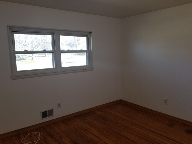 Building Photo - 577 Pinnacle Rd