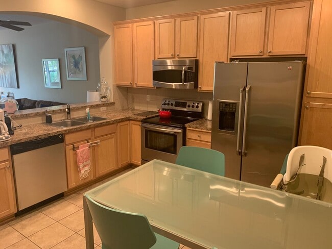 Building Photo - Lovely 2 Bed / 2 Bath TH w/ Heated Underground Parking in Plymouth!