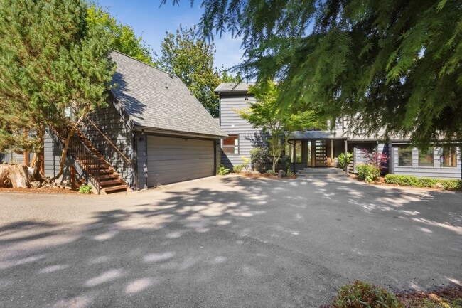 Building Photo - Stunning 3,146 Sq. Ft. Olympia Waterfront ...