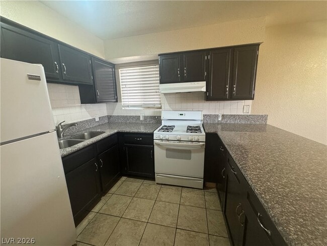 Building Photo - 4360 Twin View Cir