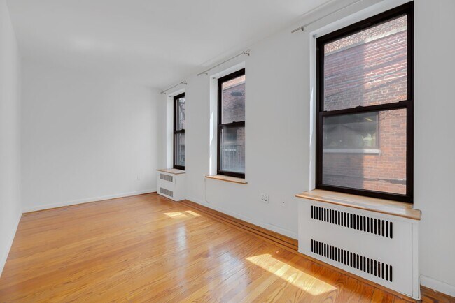 Building Photo - 113 E 31st St