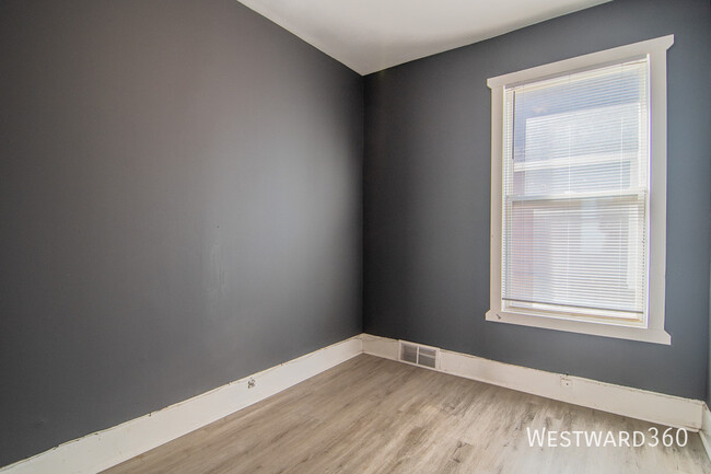 Building Photo - Chicago Heights 2-bedroom offering comfort...