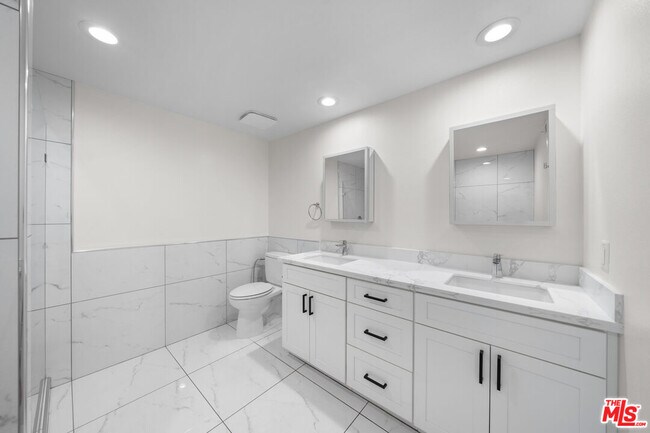 Building Photo - 4444 Wilshire Blvd