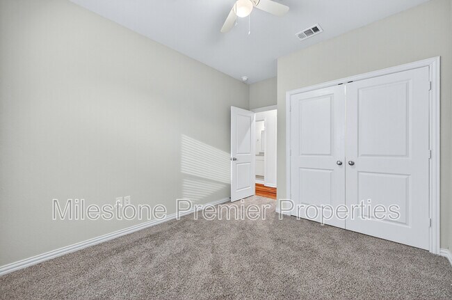 Building Photo - 2813 Peony Dr