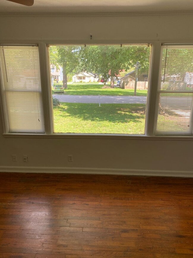 Building Photo - 3-Bedroom Home Near Phelps Grove Park!