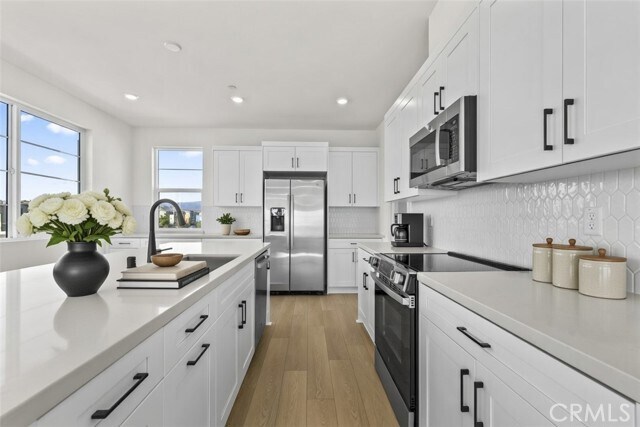 Building Photo - 12985 Royale Dr