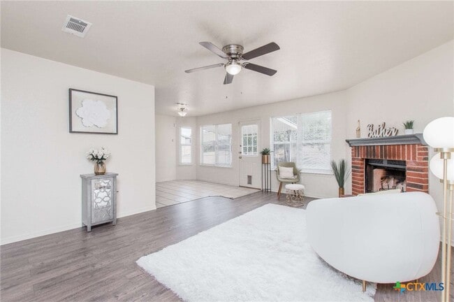 Building Photo - 1306 Elke Cir