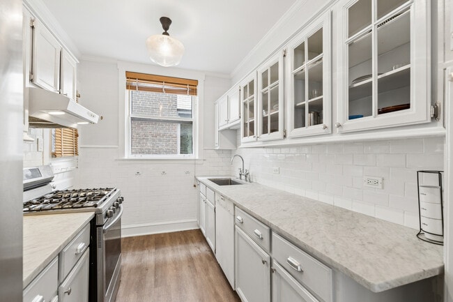 Building Photo - 832 Michigan Ave