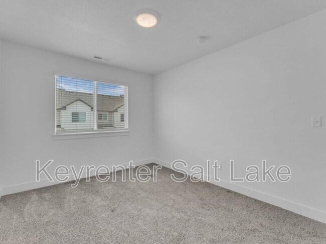 Building Photo - 1290 N 3960 W