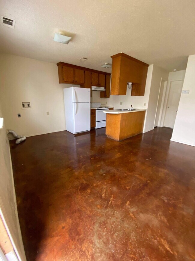 Building Photo - 687 Jill St