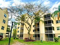 Building Photo - 8353 Lake Dr