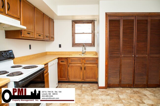 Building Photo - 3800/3802 Keith Cir