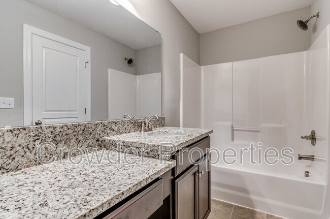 Building Photo - 359 Halton Crossing Dr SW