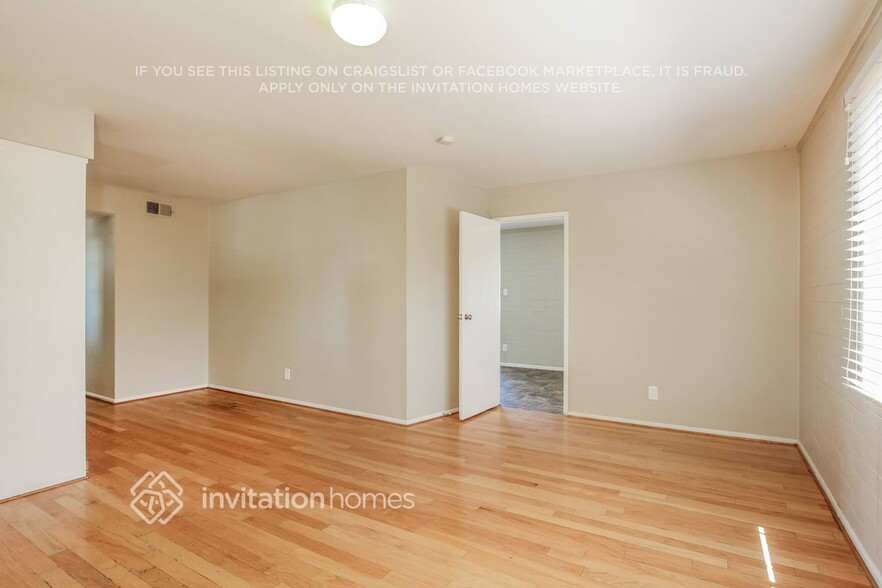 Building Photo - 5023 N 39th Dr