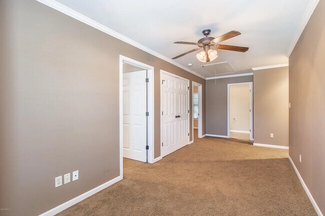 Building Photo - 120 Deraney Ln