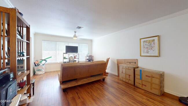 Building Photo - 453 El Camino Dr