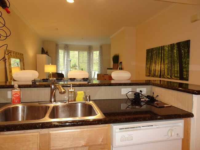Building Photo - 320 Caldecott Ln