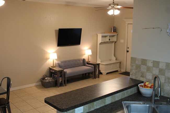 Building Photo - 2717 Horse Haven Ln