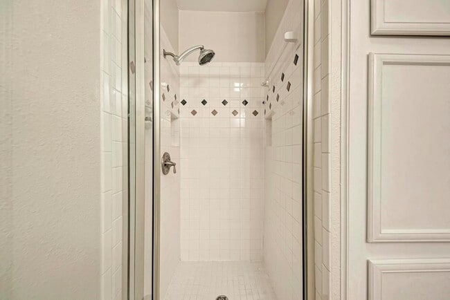 Building Photo - 2901 San Jacinto Blvd