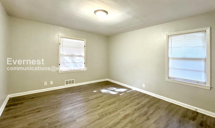 Building Photo - 1964 Laurel Ln