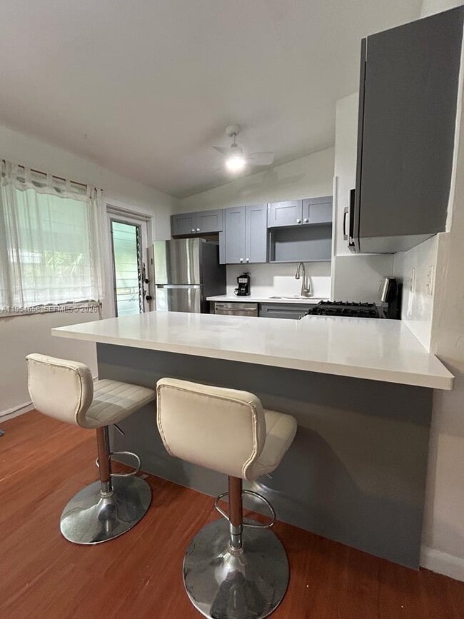 Building Photo - 1080 98th St