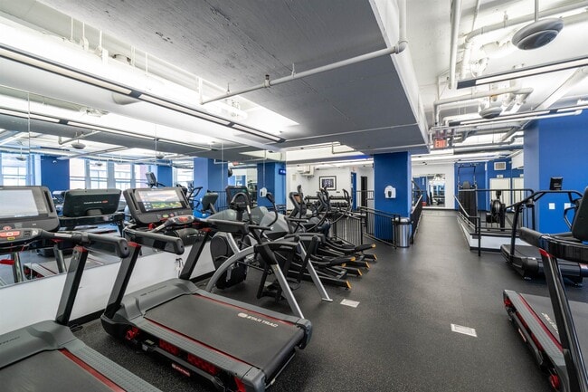 Building Photo - 1100 Maxwell Ln