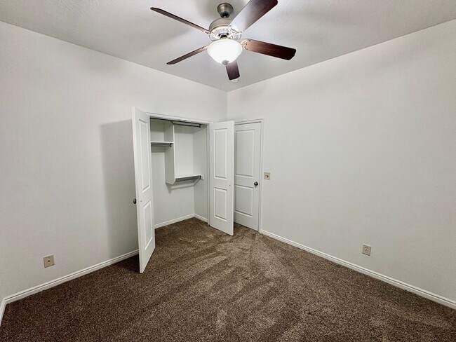 Building Photo - 520 N 2480 W