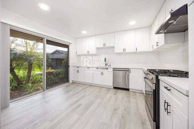 Building Photo - 963 Glencliff St