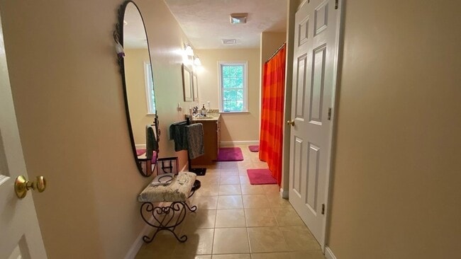 Building Photo - 73 Zain Cir