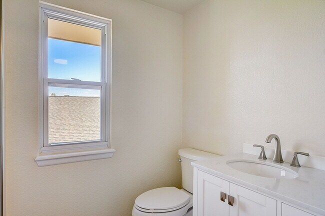 2nd full bathroom - 8194 S Trenton Way