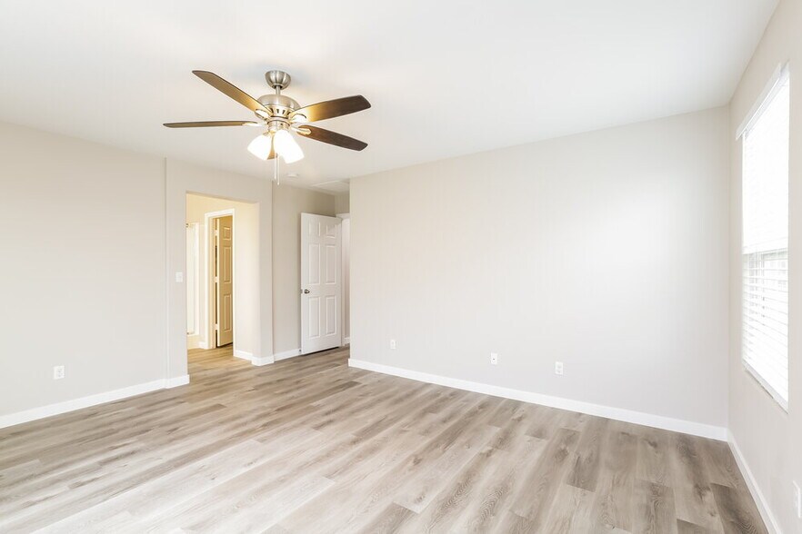 Building Photo - 7376 Cobbhan Dr