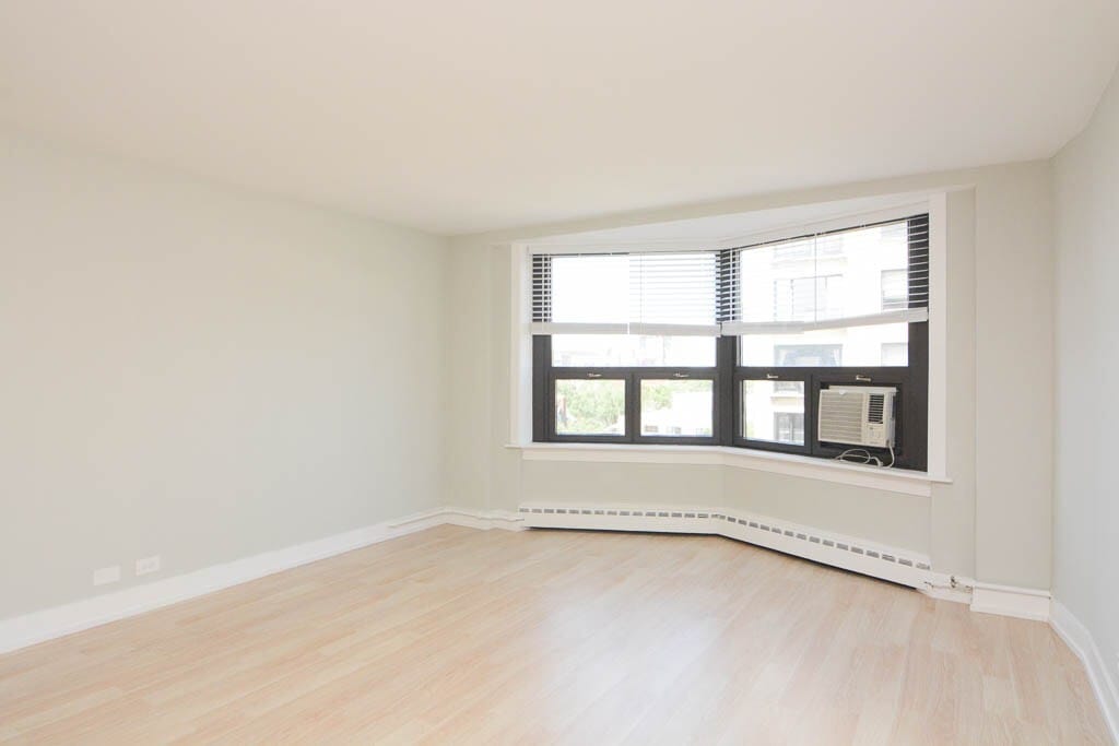 Building Photo - 450 W Wellington Ave