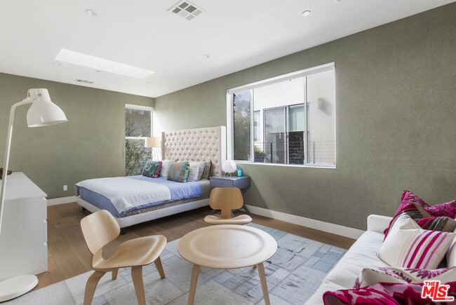 Building Photo - 814 Crestmoore Pl