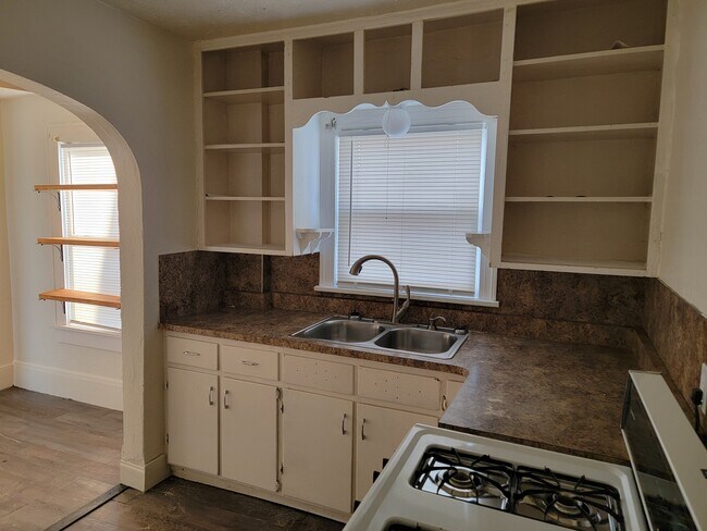 Building Photo - 1299 Sunrise Dr