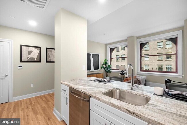 Building Photo - 1422 Chestnut St