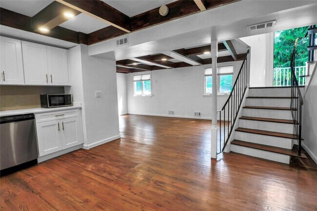 Building Photo - 347 Old Town Rd