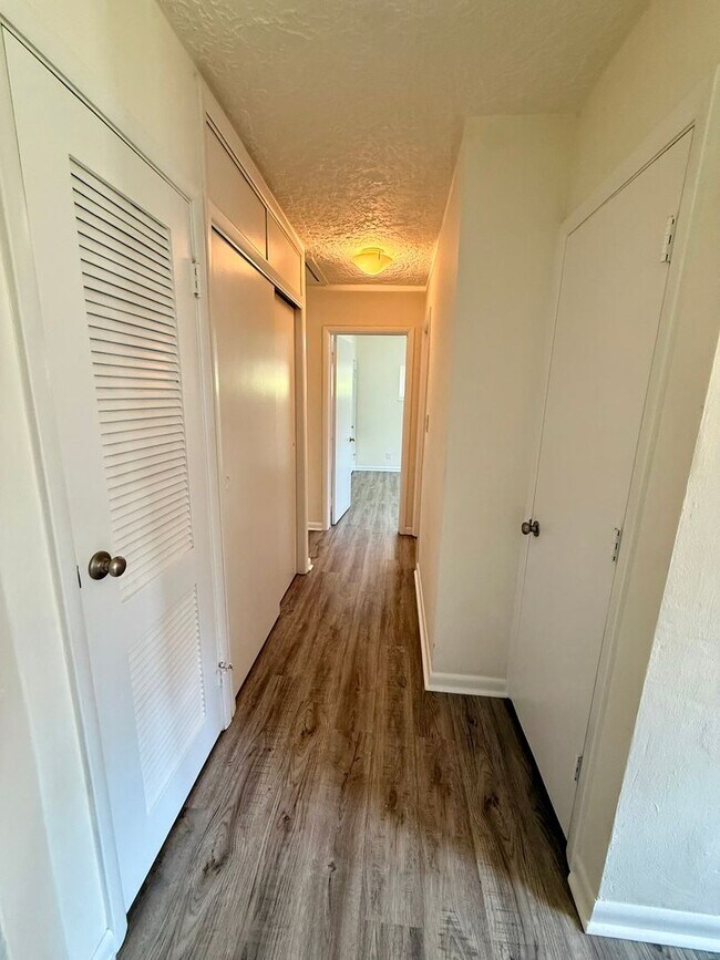 Building Photo - Beautifully Updated 3-Bedroom Brick Ranch in Kettering