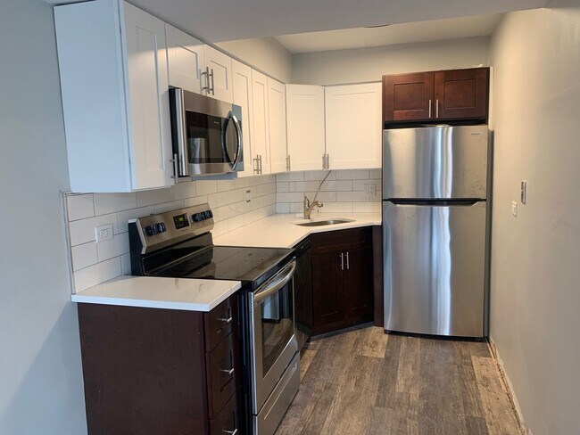 Building Photo - 744 W Gordon Terrace