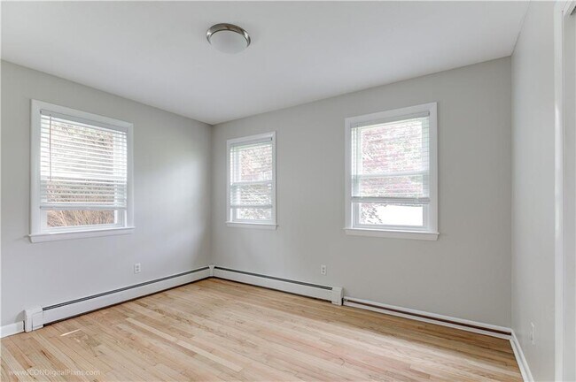 Building Photo - 501 Sandy Point Ave