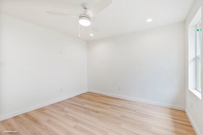 Building Photo - 381 Perryman St