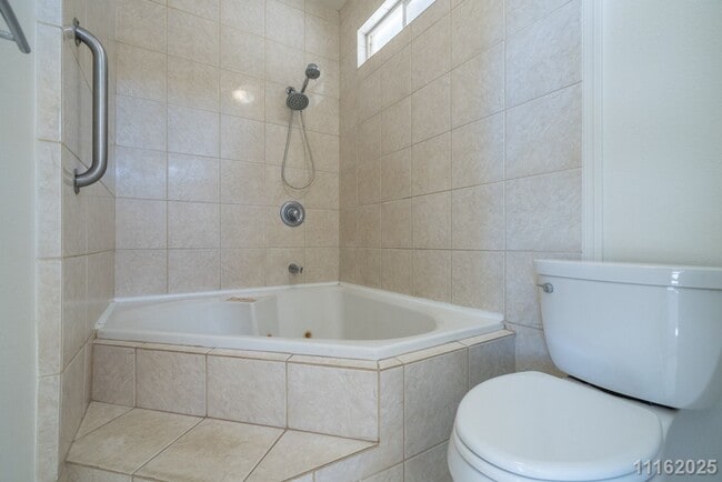 Building Photo - West Side Paradise – Updated 3-Bed, 2-Bath Upstairs Unit