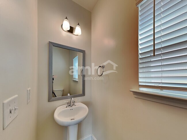 Building Photo - 1425 Arbor Pl Dr