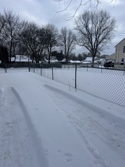 Building Photo - 255 Allen St