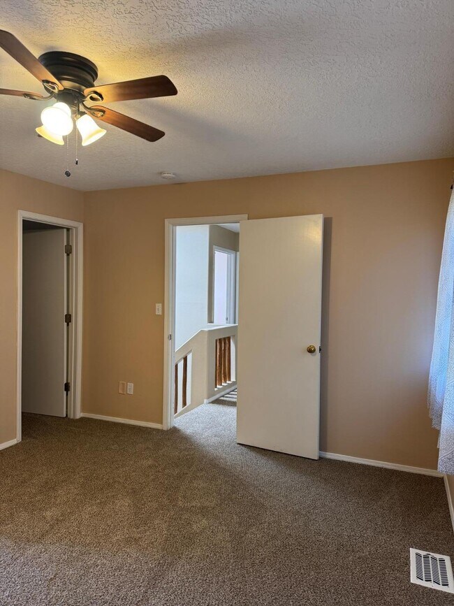 Building Photo - 256 Glenridge Park Ln NE