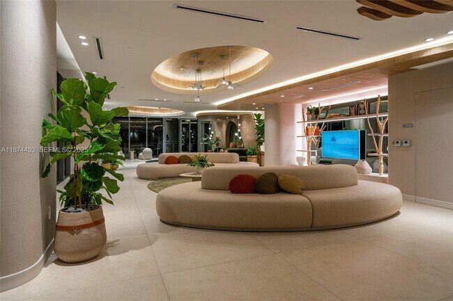 Building Photo - 700 NE 24th St